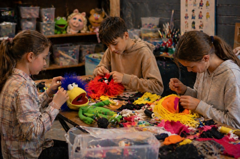 Работа над персонажами и деталями кукол маппетов