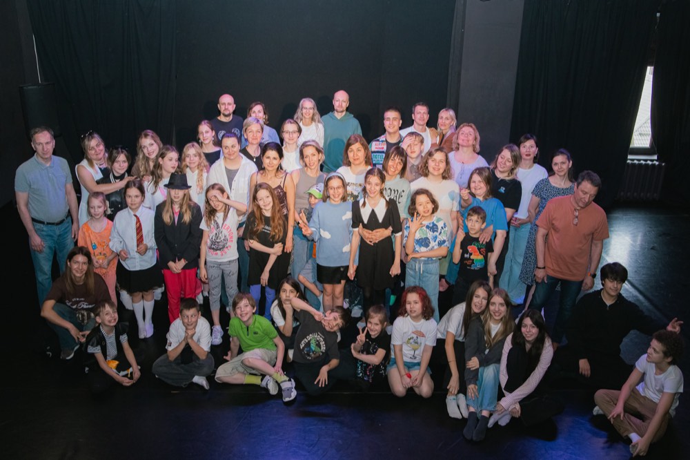 Групповое фото участников летнего театрального интенсива