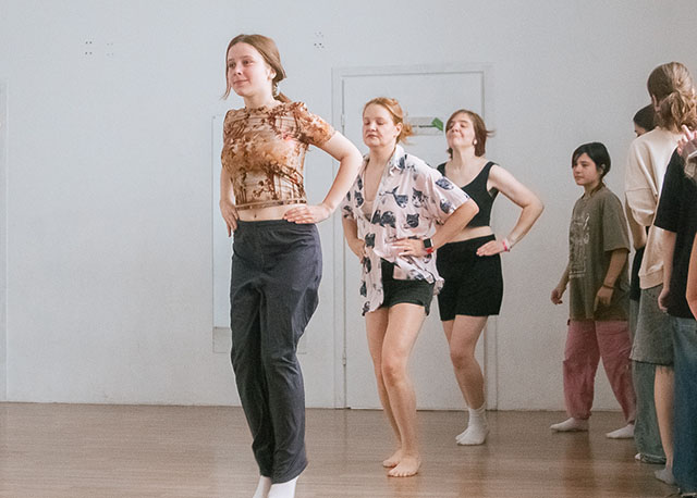 Занятие по хореографии на летнем интенсиве